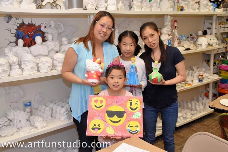 Family enjoys canvas and ceramic painting